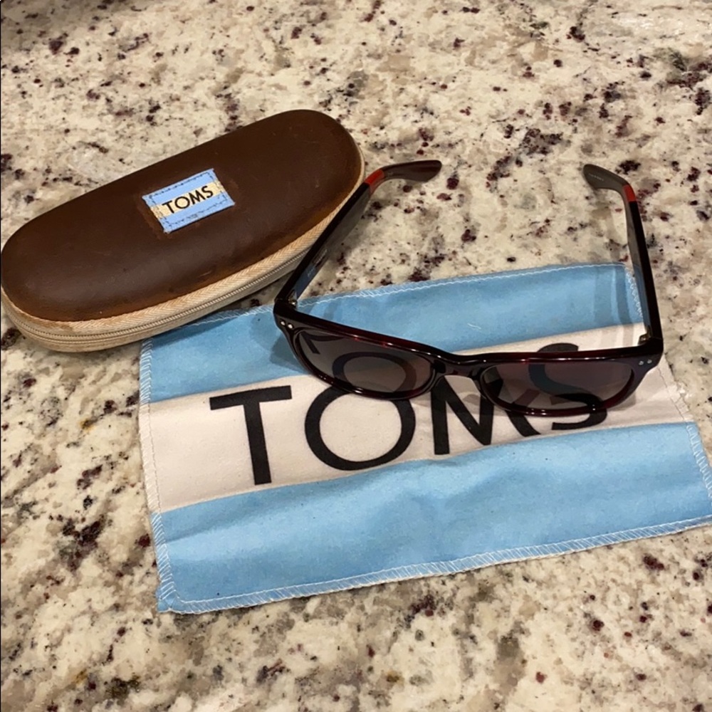 Toms Beachmaster Sunglasses with case